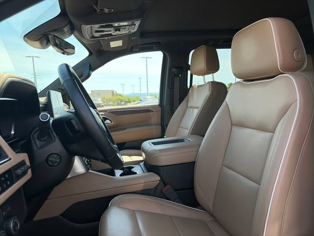 Used 2024 Chevrolet Suburban Premier w/ Premium Package 2 AWD/4WD image 18