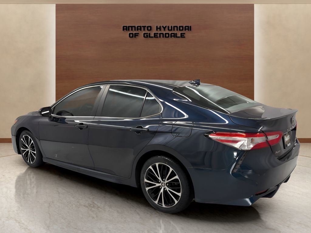 Used 2020 Toyota Camry SE w/ Cold Weather Package AWD/4WD image 3