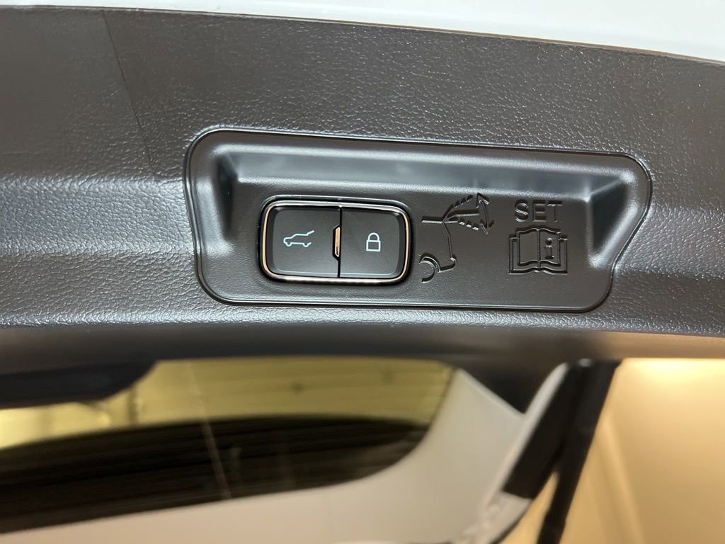 Used 2025 Ford Explorer Active w/ Active Comfort Package image 32