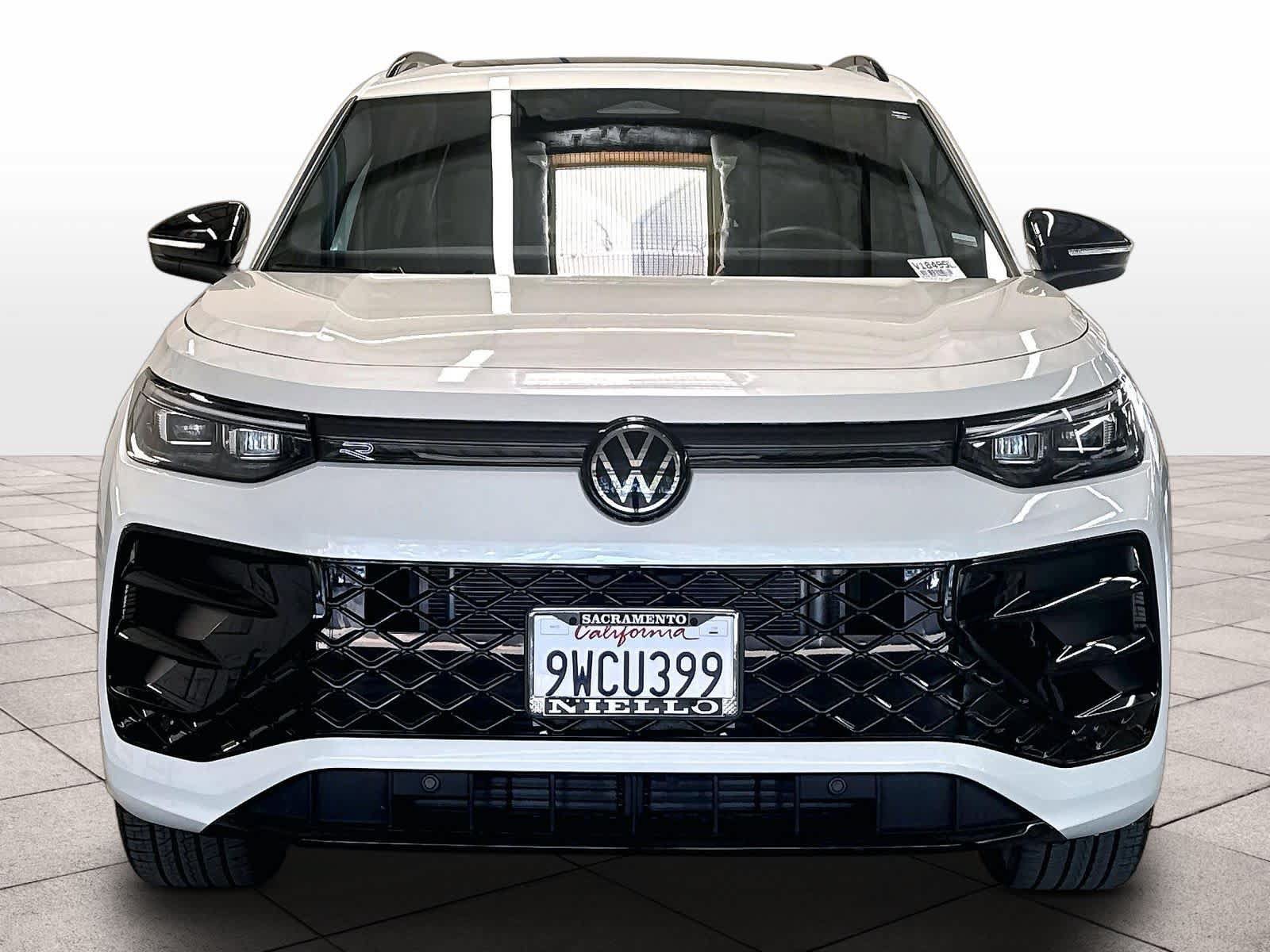 Certified 2026 Volkswagen Tiguan SE R-Line AWD/4WD image 2