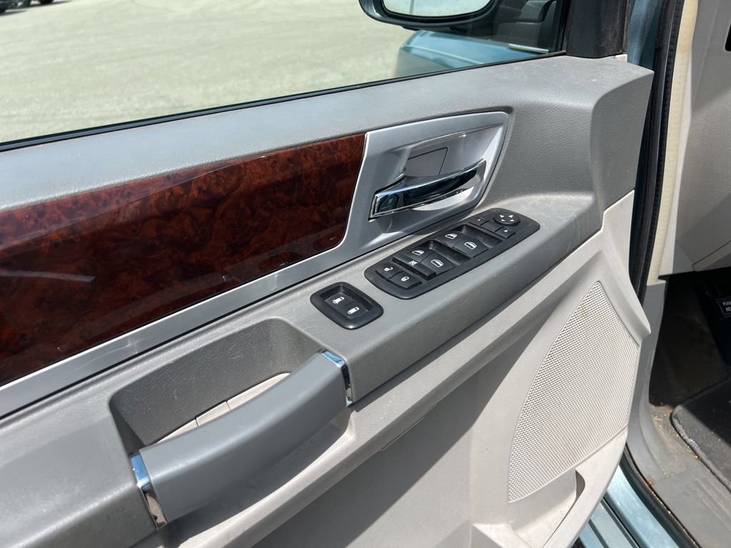 Used 2010 Chrysler Town & Country Touring FWD image 41