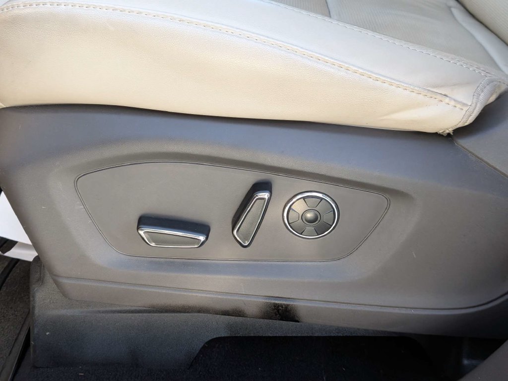 Used 2020 Ford Explorer Platinum w/ Premium Technology Package AWD/4WD image 18