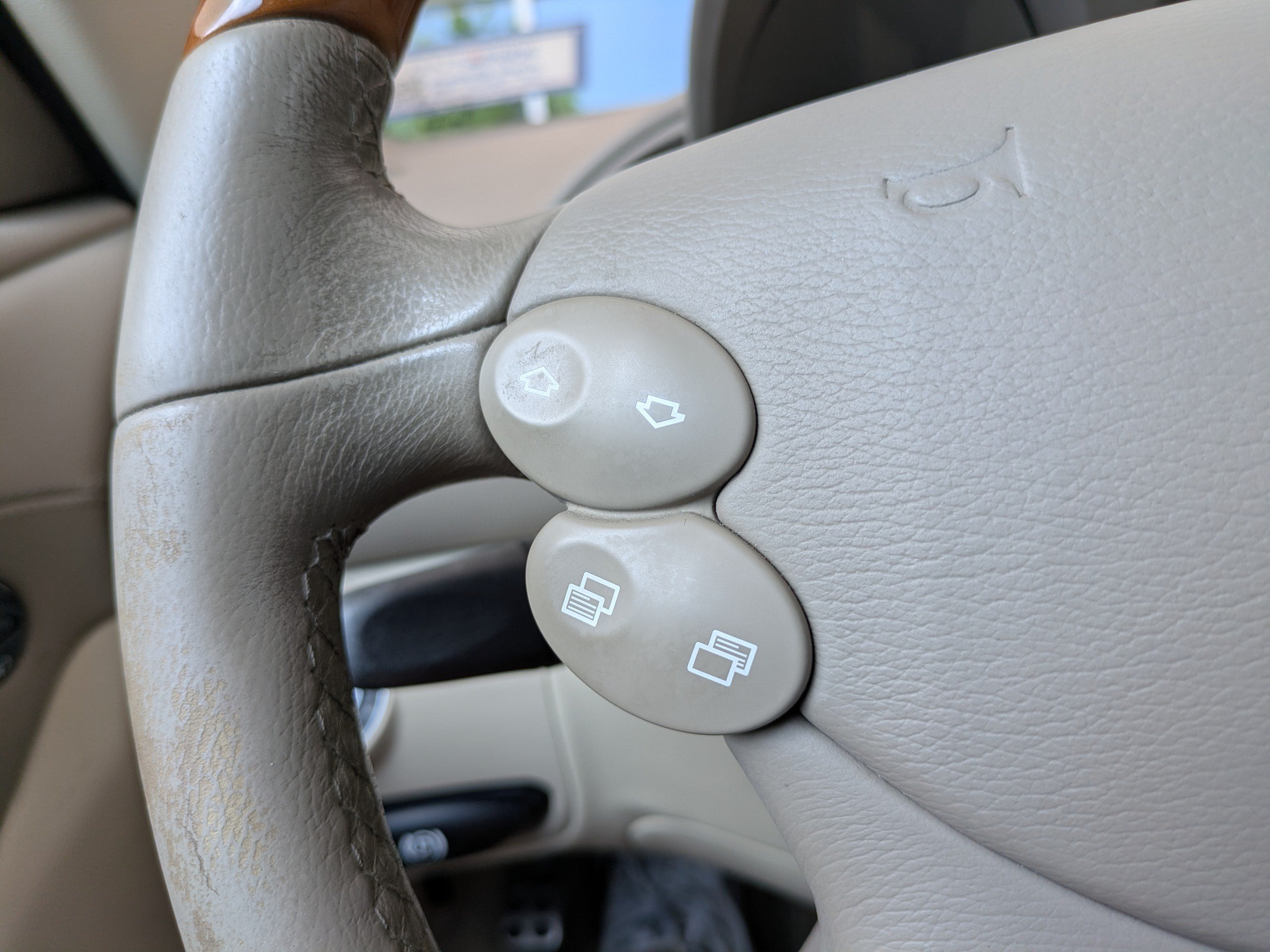 Used 2004 Mercedes-Benz SL 500 image 24