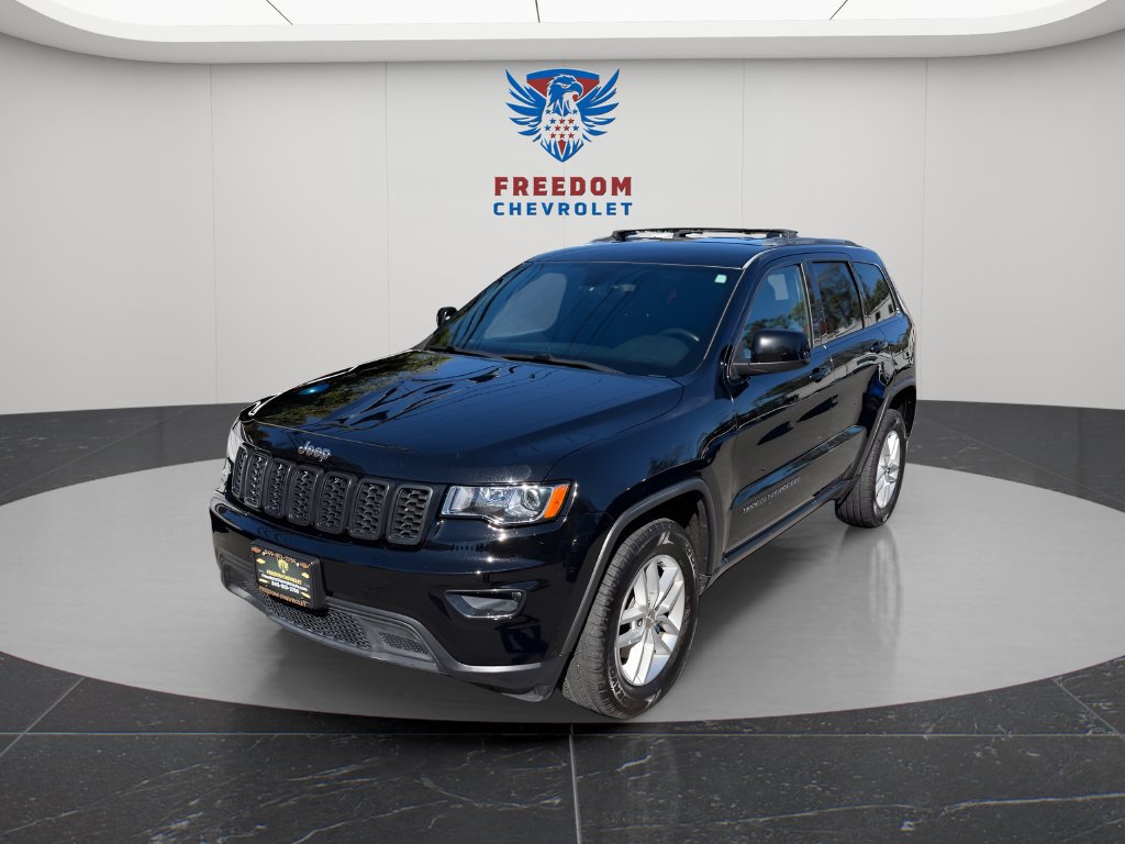Used 2017 Jeep Grand Cherokee Laredo w/ Quick Order Package 23E AWD/4WD image 1