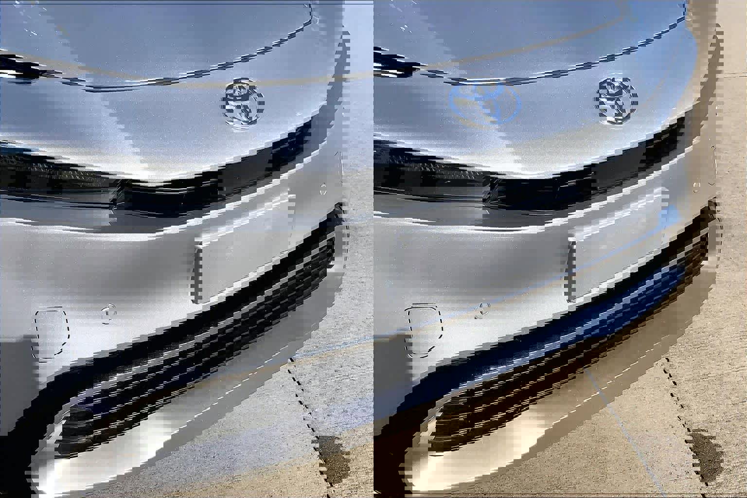 Used 2025 Toyota Prius Plug-In Hybrid image 30