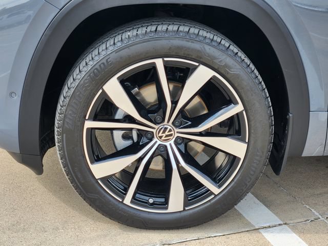 Used 2026 Volkswagen Atlas Cross Sport SEL Premium R-Line AWD/4WD image 17