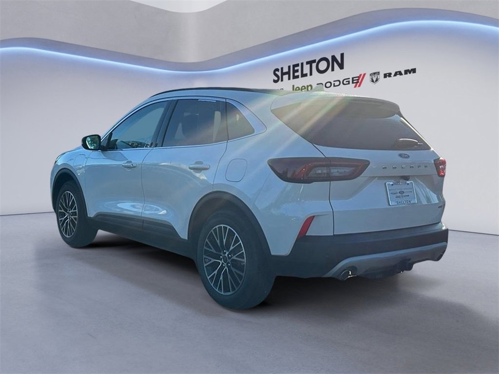 Used 2025 Ford Escape SE w/ Class II Trailer Tow Package image 3