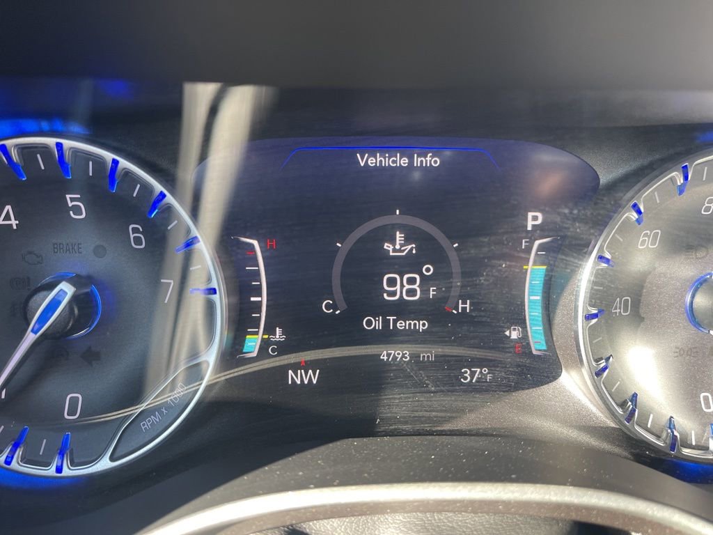 Used 2023 Chrysler Pacifica Touring-L image 24