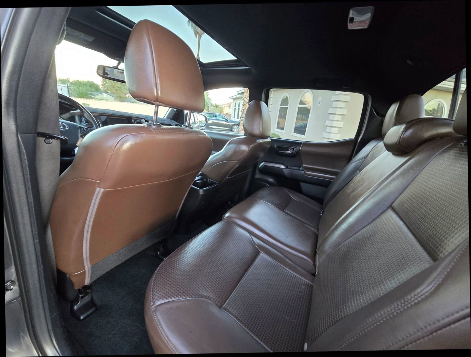 Used 2016 Toyota Tacoma Limited w/ Towing Package RWD image 17