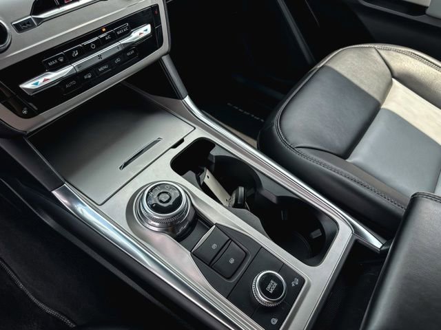 Used 2022 Ford Explorer XLT AWD/4WD image 19