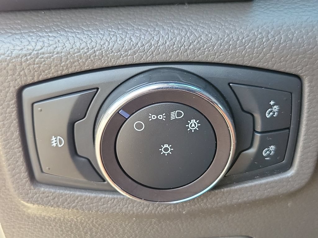 Used 2019 Ford Expedition Limited w/ Equipment Group 302A AWD/4WD image 17