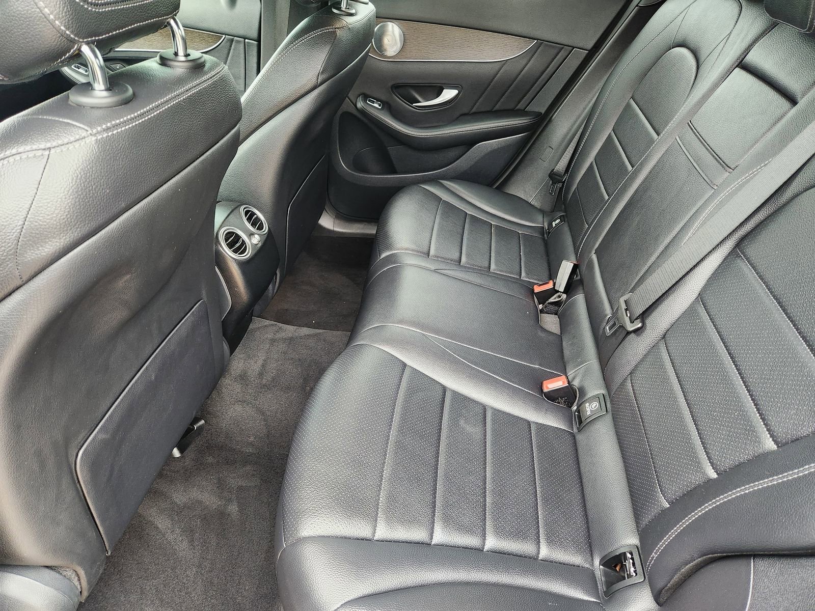 Used 2020 Mercedes-Benz GLC 300 4MATIC Coupe image 33