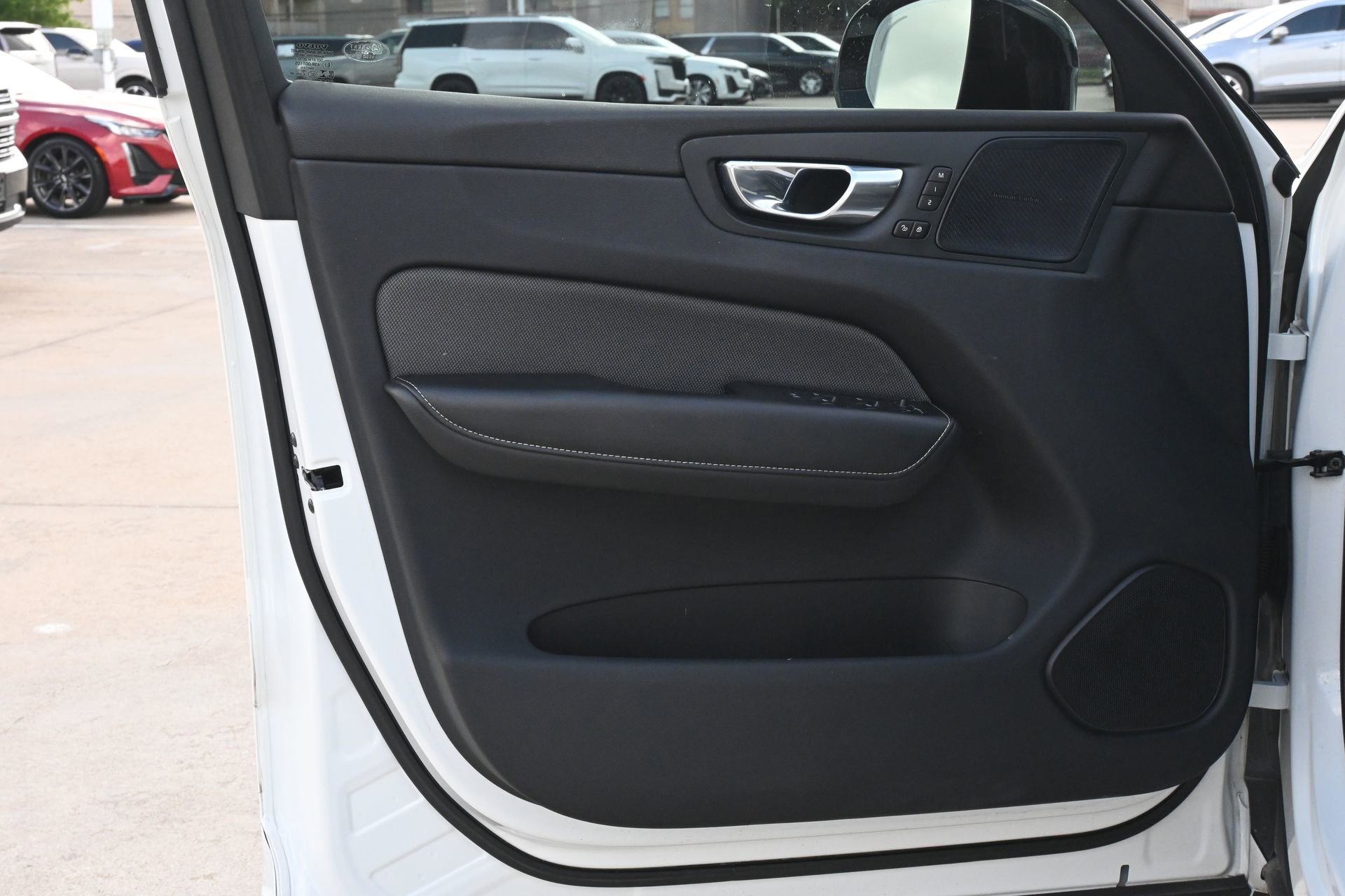 Used 2021 Volvo XC60 T5 R-Design w/ Advanced Package image 19