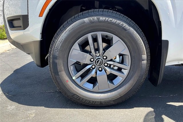 New 2025 Nissan Frontier SV image 9