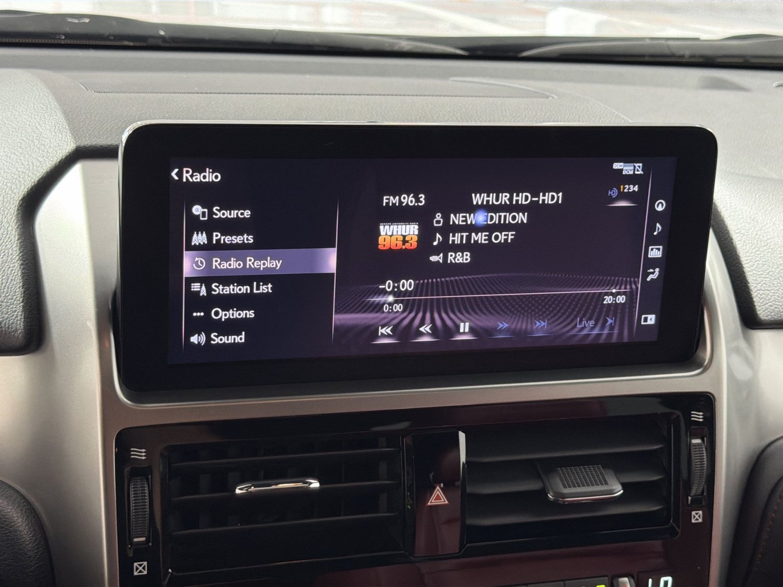 Used 2023 Lexus GX 460 Luxury w/ Sport Design Package AWD/4WD image 18