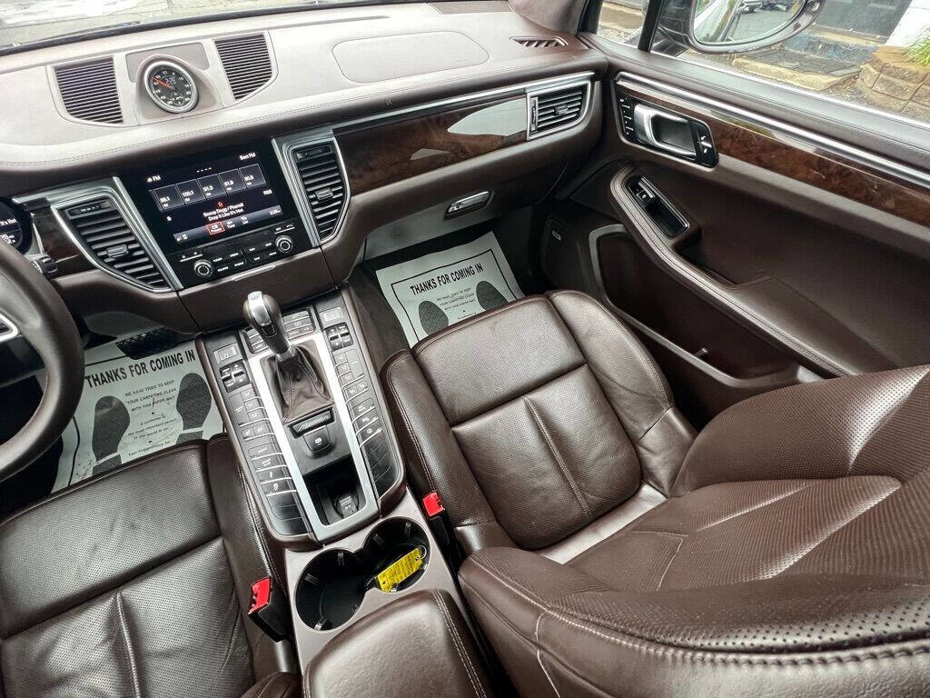 Used 2017 Porsche Macan Turbo image 22