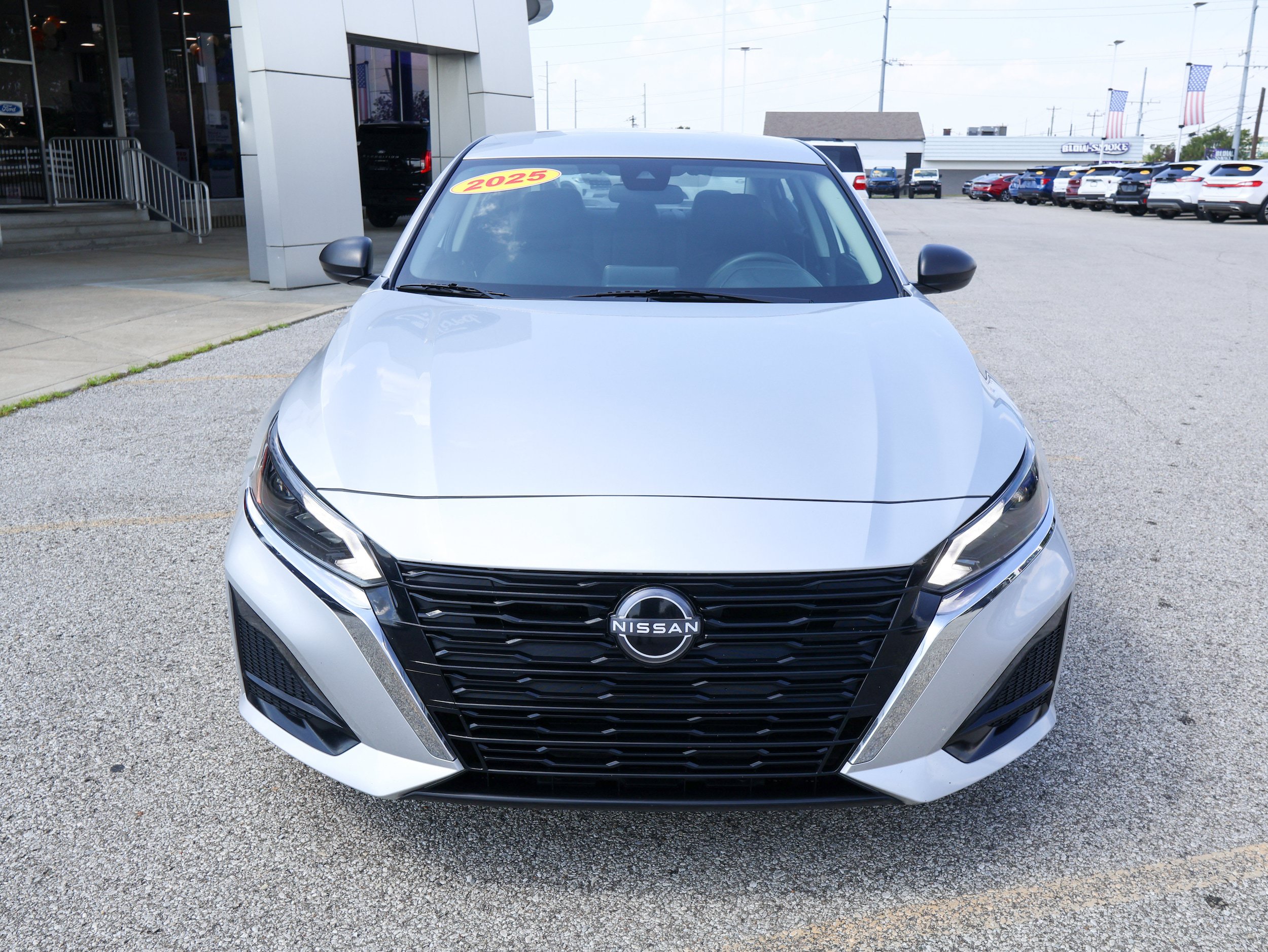 Used 2025 Nissan Altima 2.5 SV FWD image 8