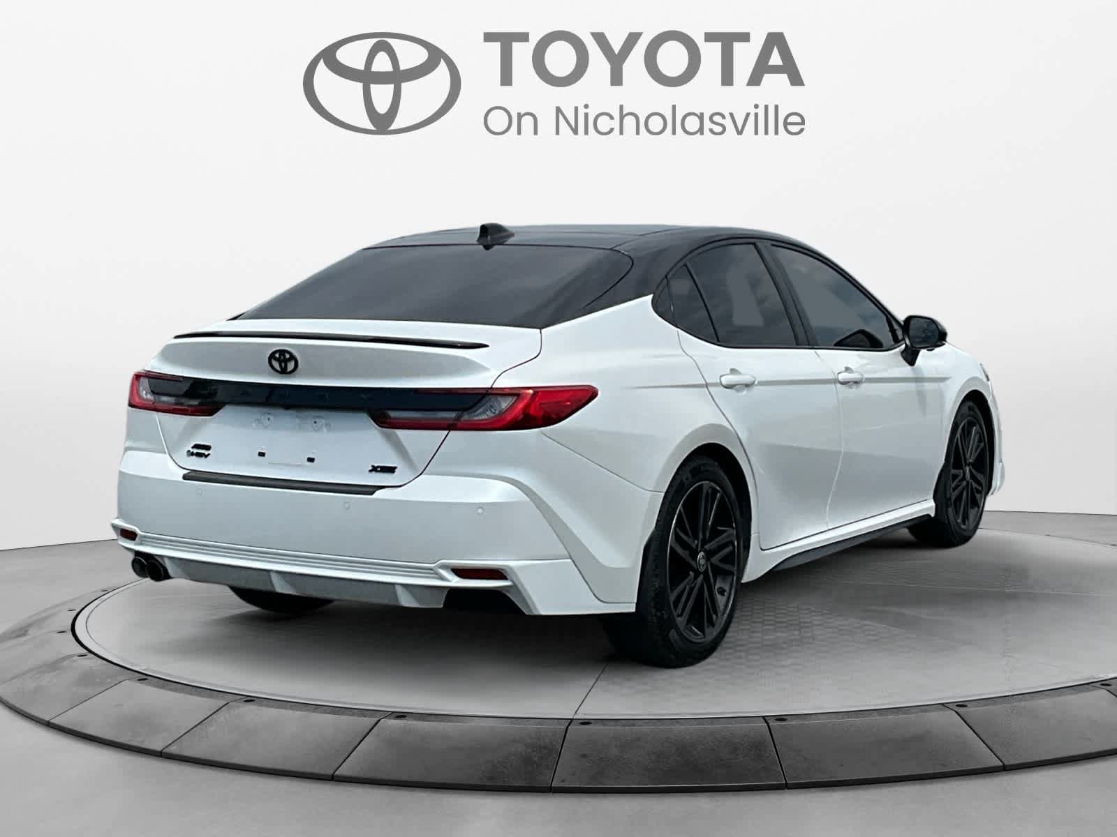 Used 2025 Toyota Camry Hybrid AWD/4WD image 5