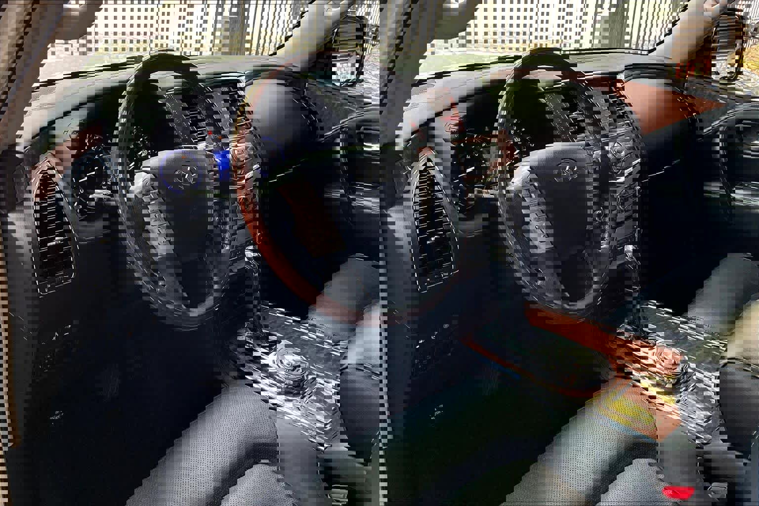 Used 2019 INFINITI QX80 Luxe w/ 22" Wheel Package image 17