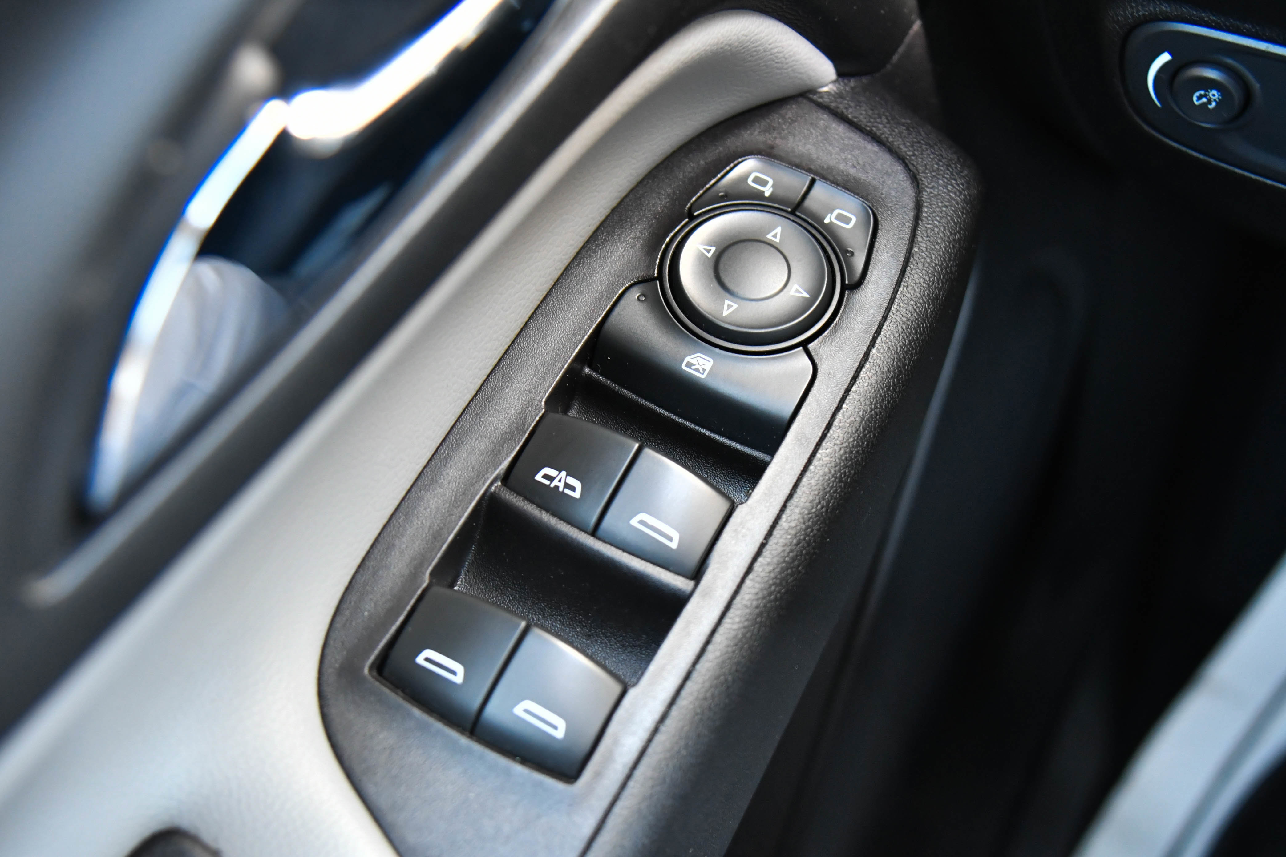 Used 2021 Chevrolet Equinox LS FWD image 29