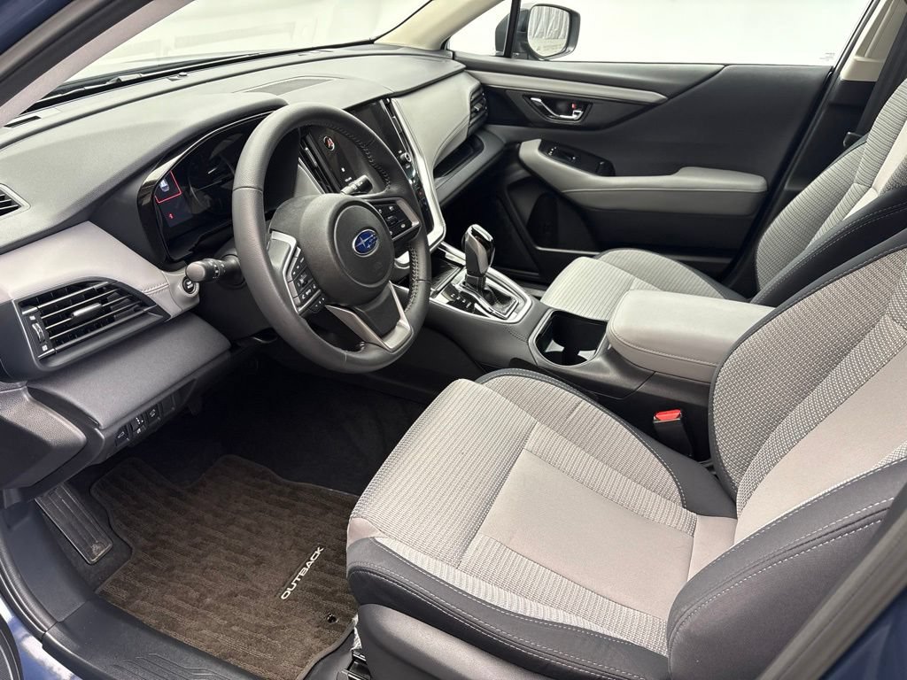 Used 2025 Subaru Outback Premium AWD/4WD image 6