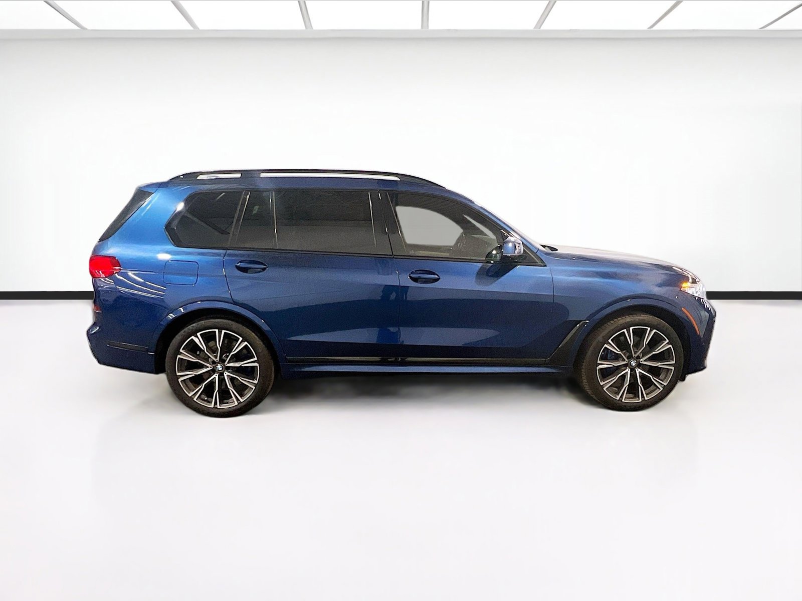 Used 2021 BMW X7 M50i image 25