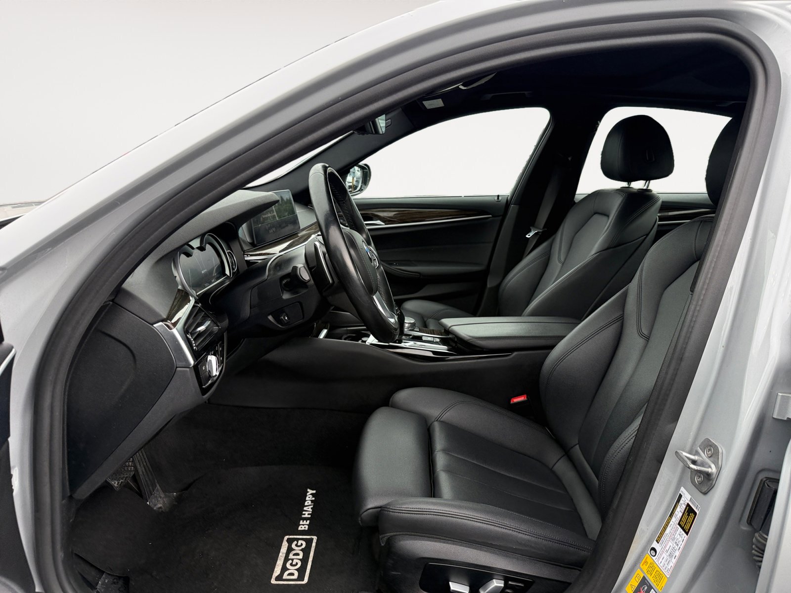 Used 2018 BMW 530e w/ Premium Package 2 image 10