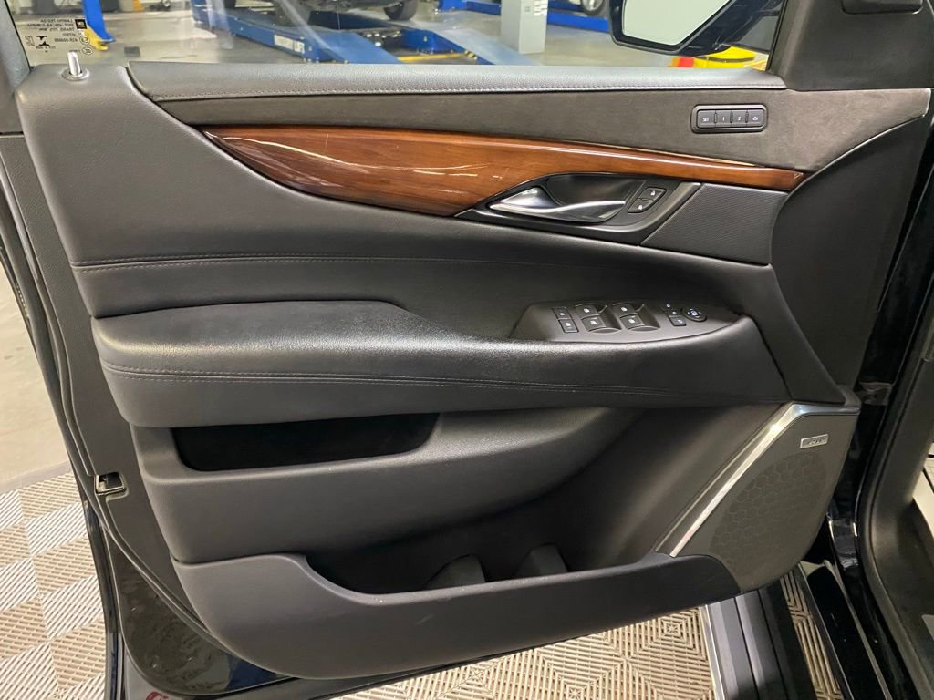 Used 2019 Cadillac Escalade Premium Luxury image 10