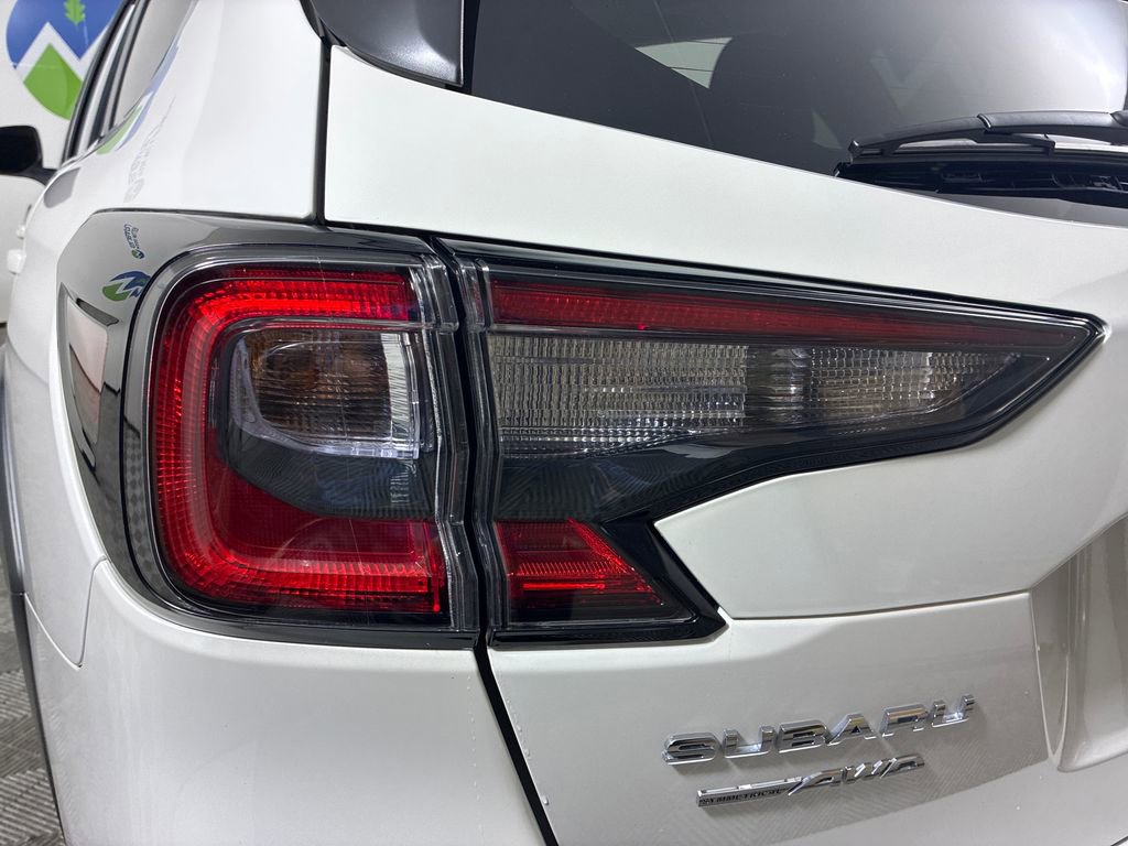 Certified 2025 Subaru Outback Premium AWD/4WD image 8