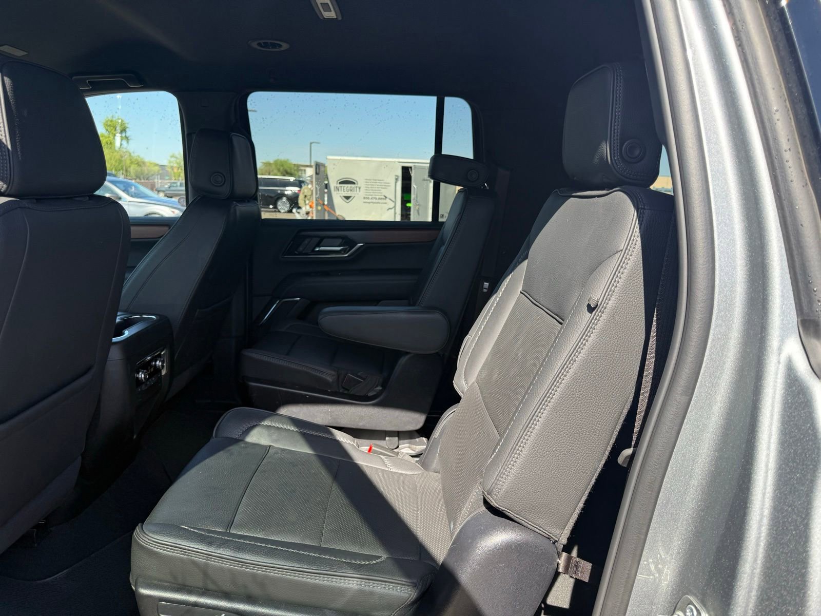 Used 2025 GMC Yukon XL Denali AWD/4WD image 11