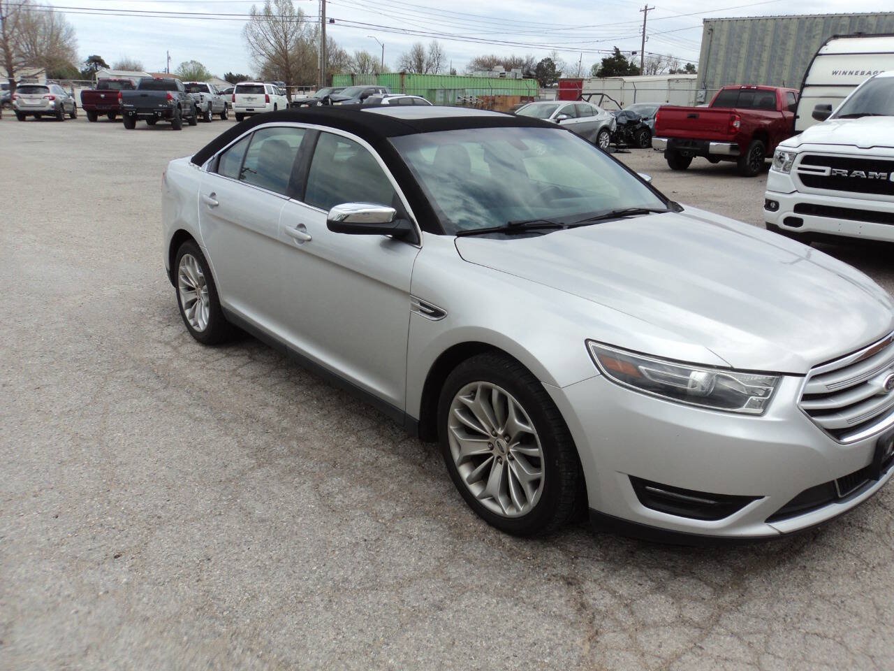 Used 2015 Ford Taurus Limited FWD image 3