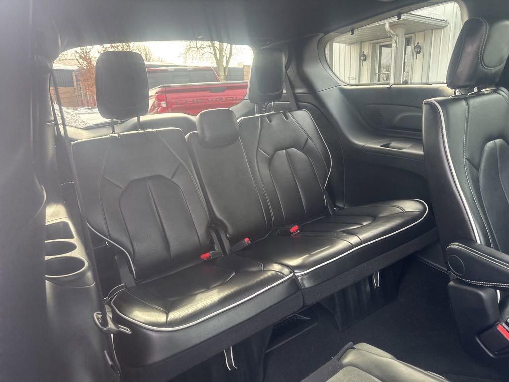 Used 2025 Chrysler Pacifica Limited FWD image 19