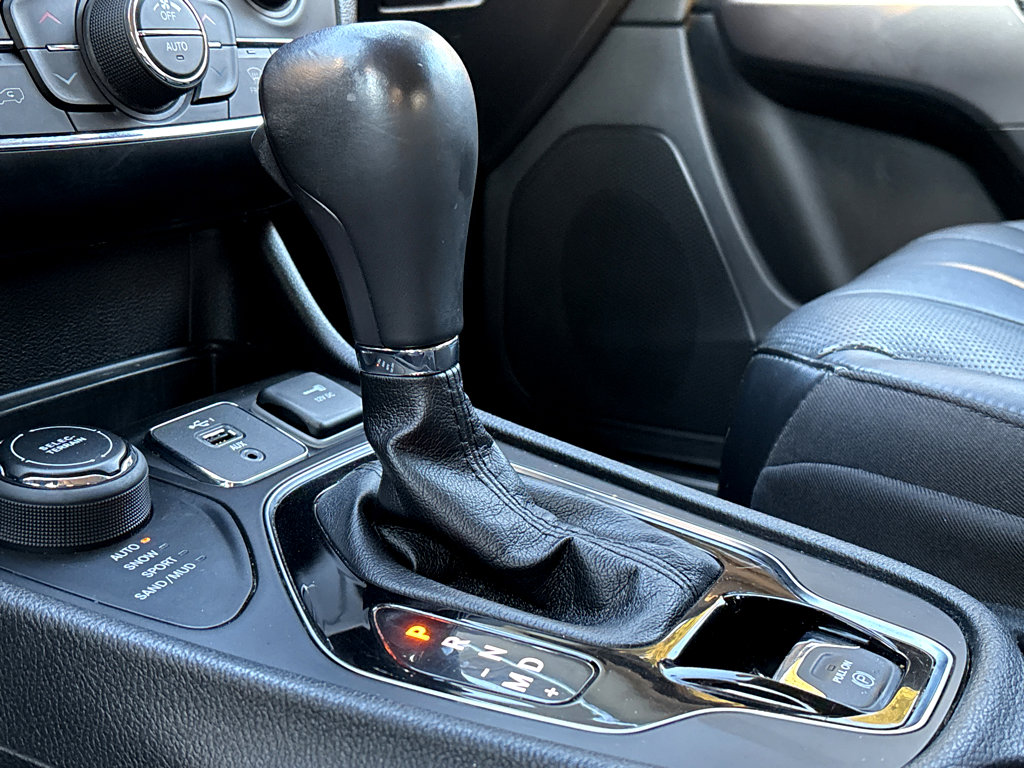 Used 2020 Jeep Cherokee Limited image 14