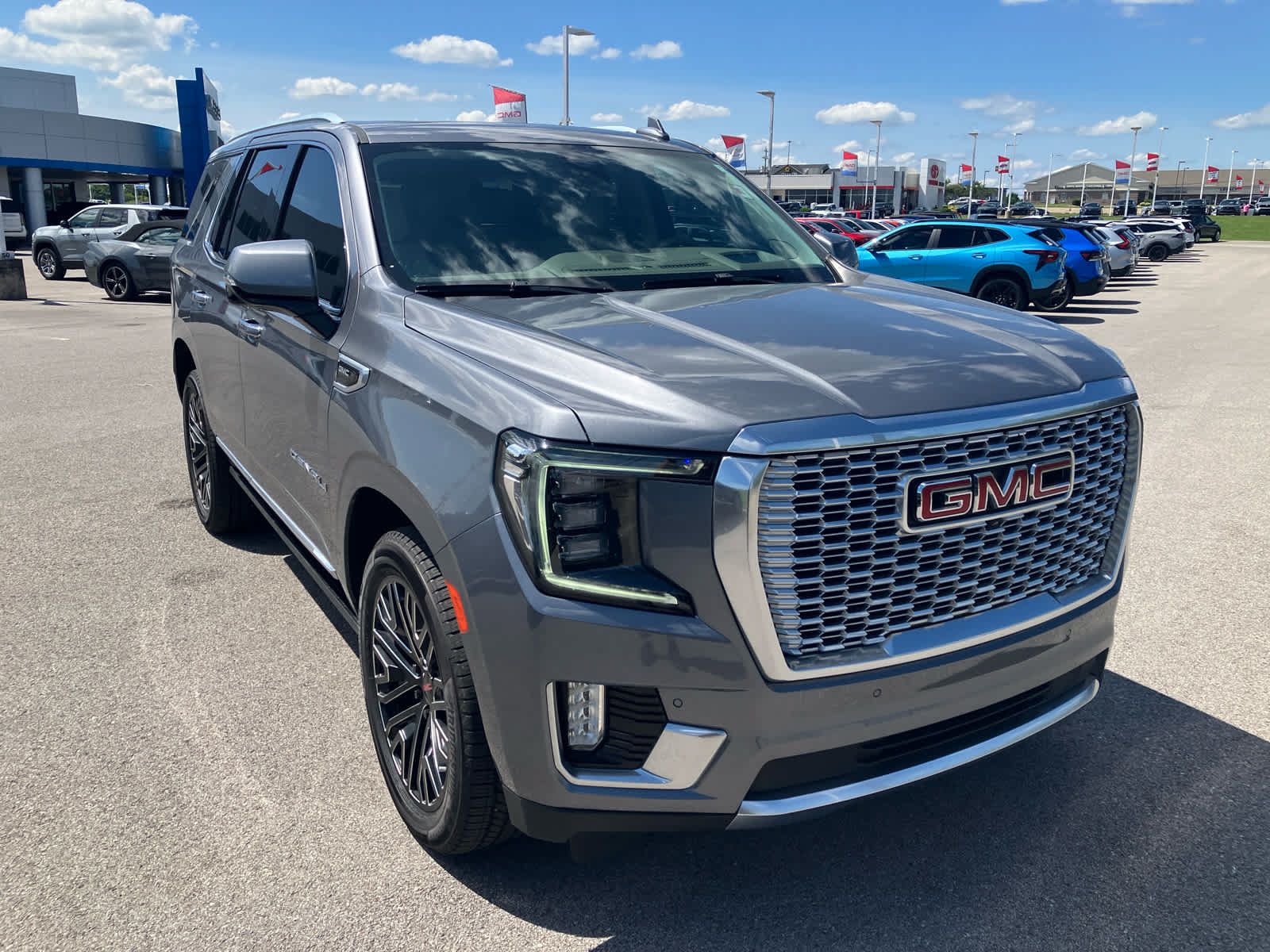 Used 2021 GMC Yukon Denali w/ Denali Premium Package RWD image 1