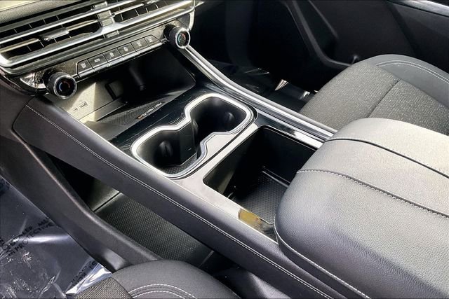 Used 2025 Chevrolet Traverse LT image 17