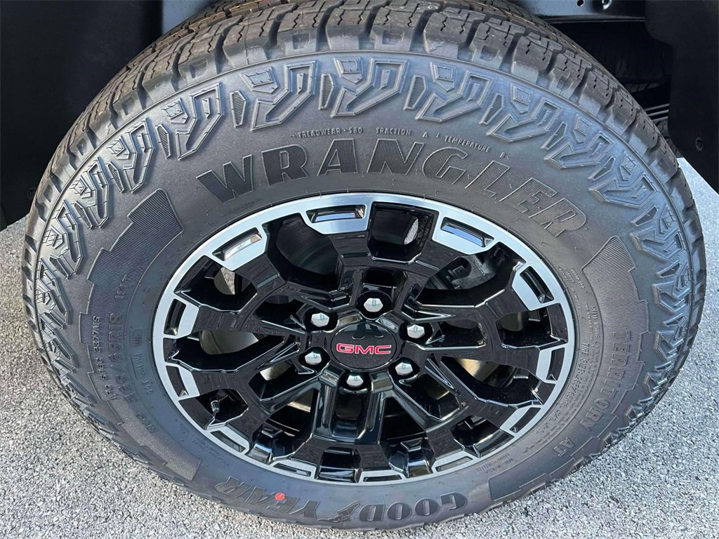 New 2026 GMC Canyon AT4 w/ Technology Plus Package image 12