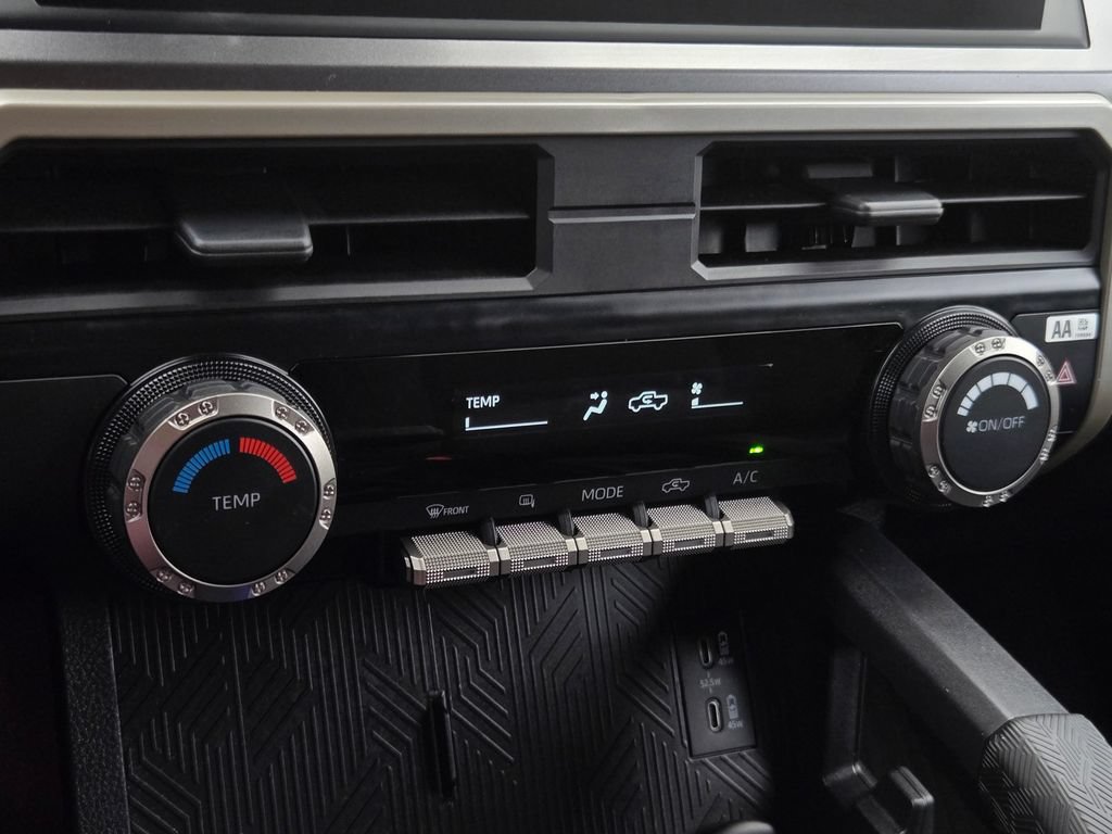 Used 2025 Toyota Tacoma SR5 AWD/4WD image 19