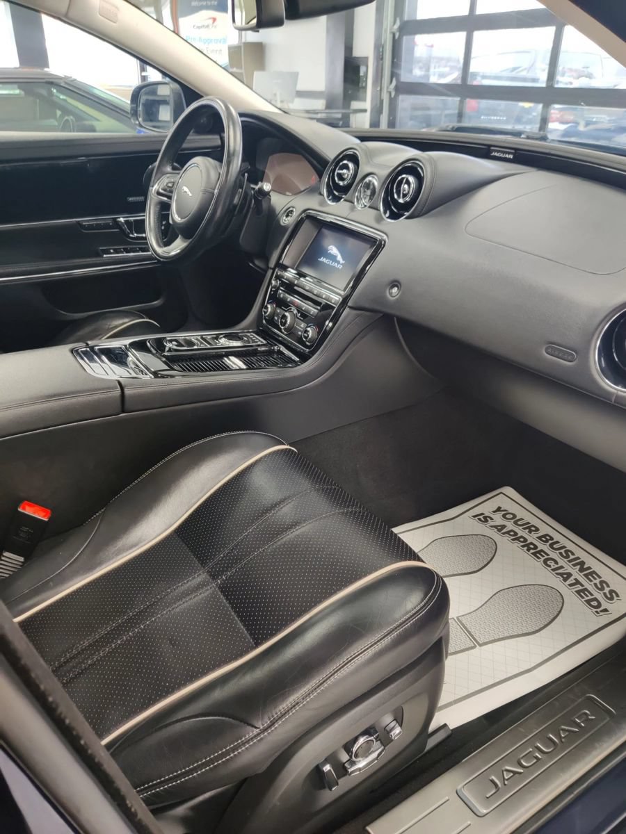 Used 2016 Jaguar XJ AWD/4WD image 14