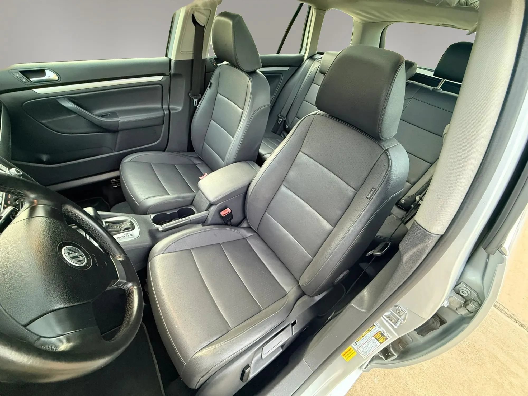 Used 2009 Volkswagen Jetta TDI FWD image 12