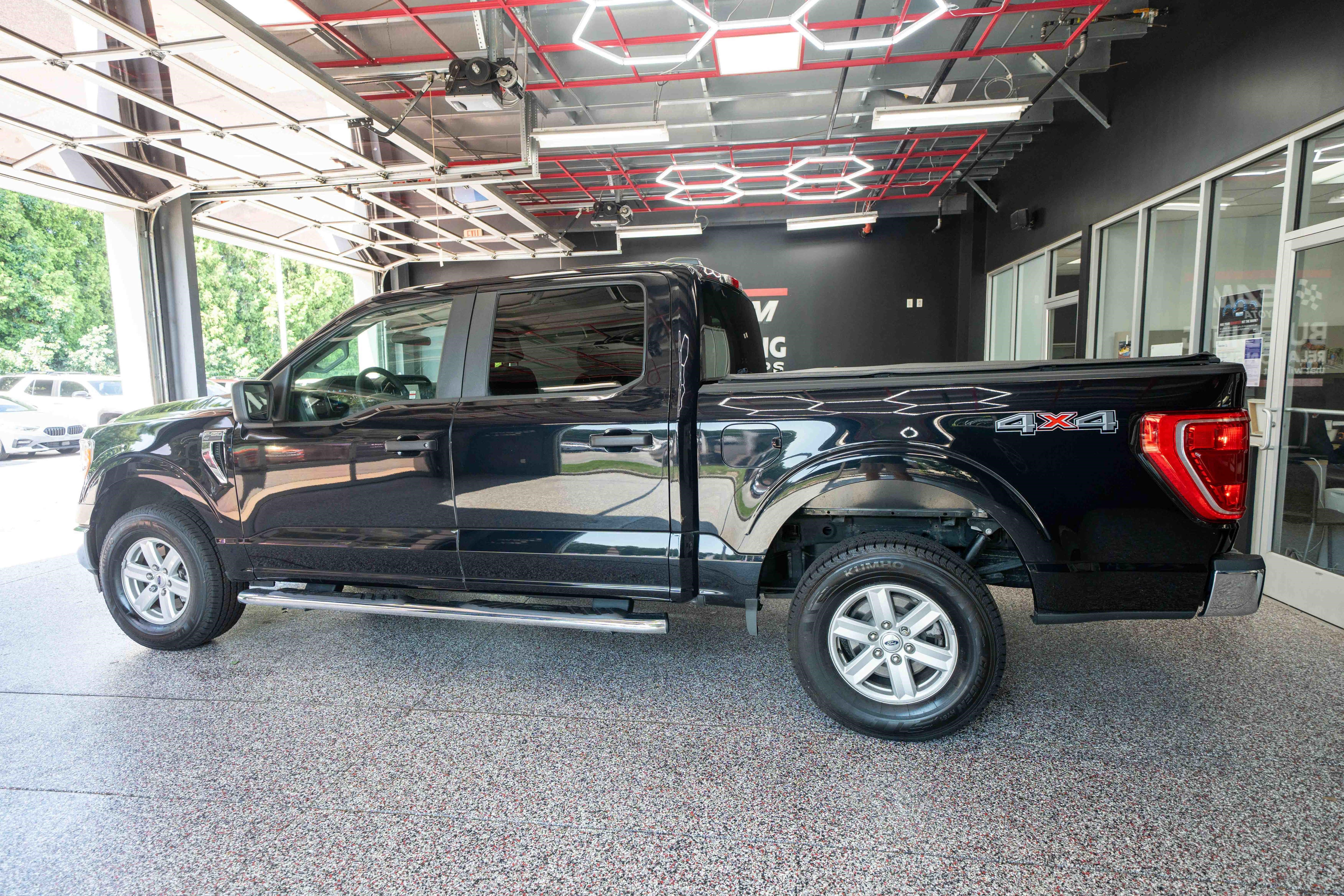 Used 2022 Ford F150 XLT AWD/4WD image 2