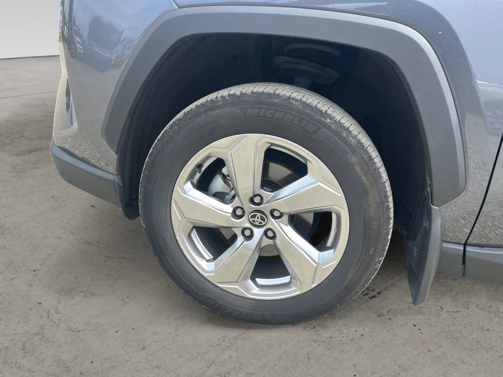 Used 2021 Toyota RAV4 XLE Premium image 13