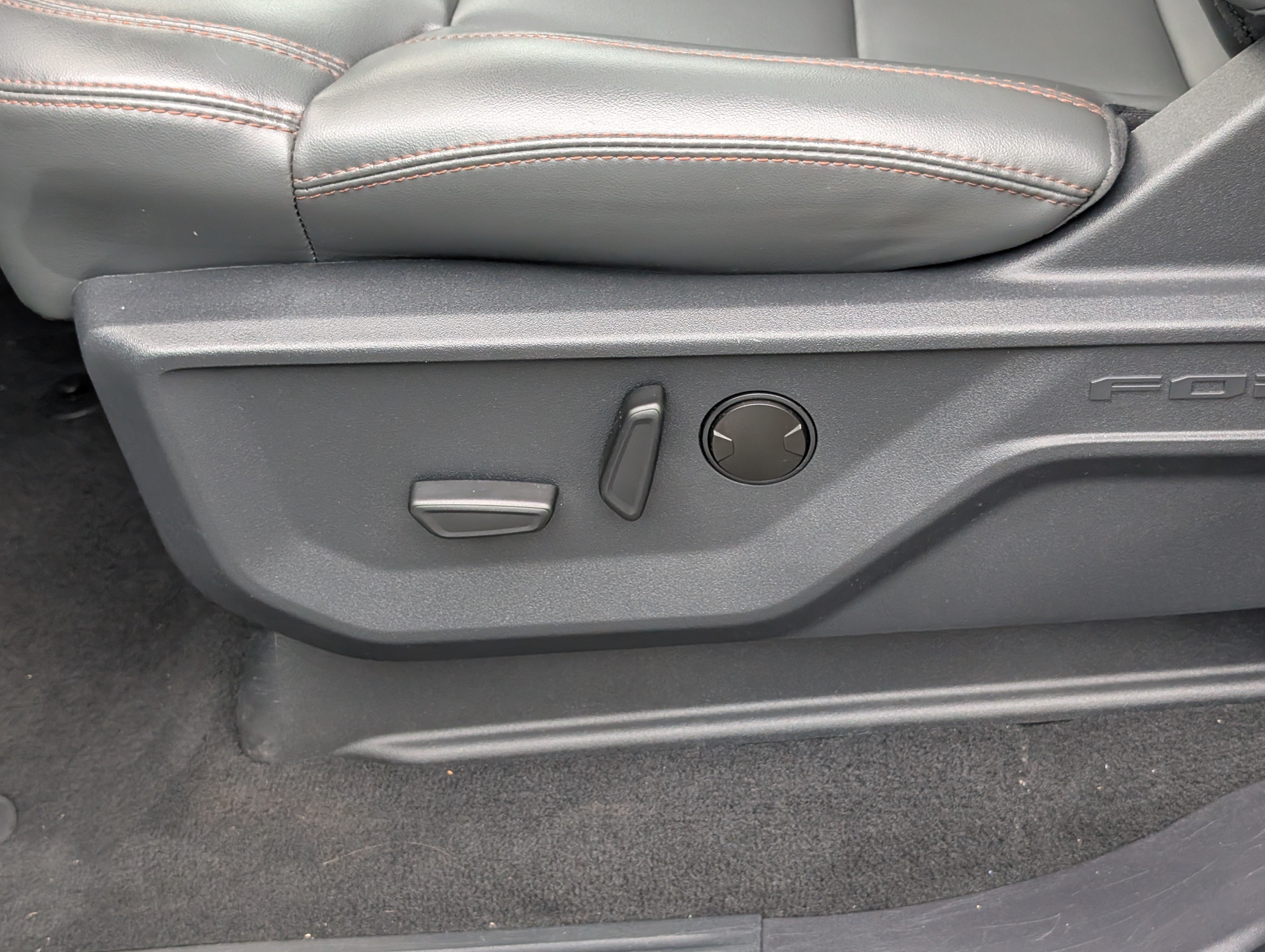 Certified 2025 Ford Expedition Active AWD/4WD image 30