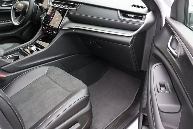 New 2025 Jeep Grand Cherokee Altitude image 42