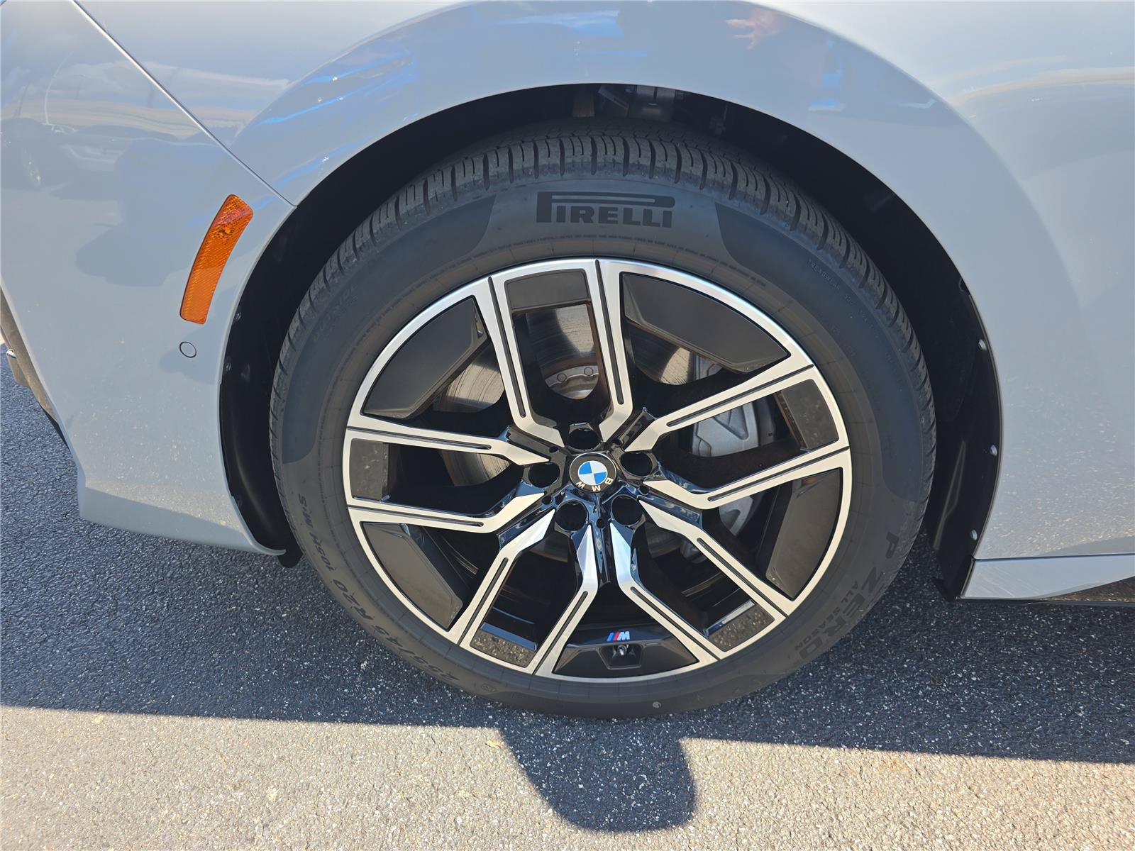Used 2024 BMW 760i xDrive w/ Premium Package 2 AWD/4WD image 8