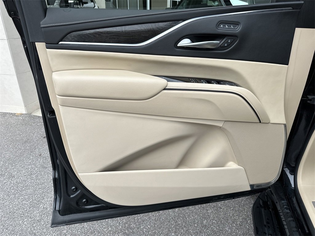 Used 2024 Cadillac Escalade Premium Luxury image 7