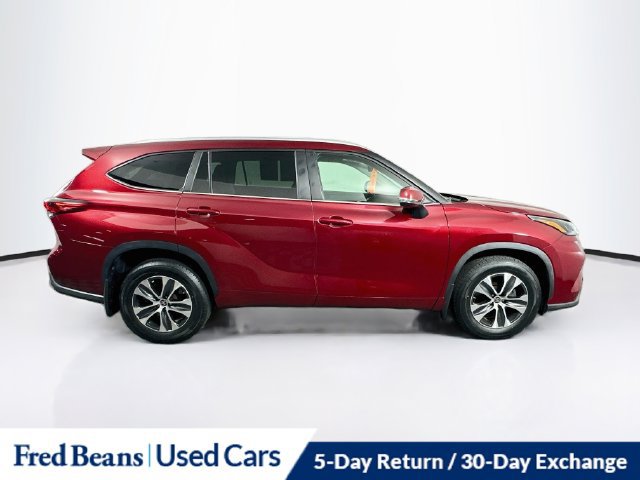 Used 2023 Toyota Highlander XLE AWD/4WD image 10