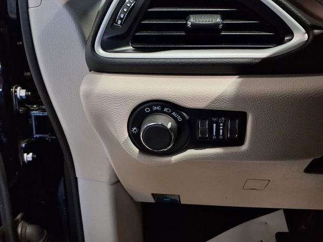 Used 2024 Chrysler Voyager LX image 16