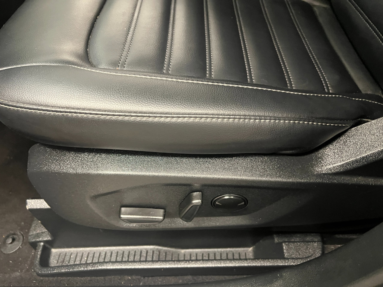 Used 2024 Ford Edge SEL image 23