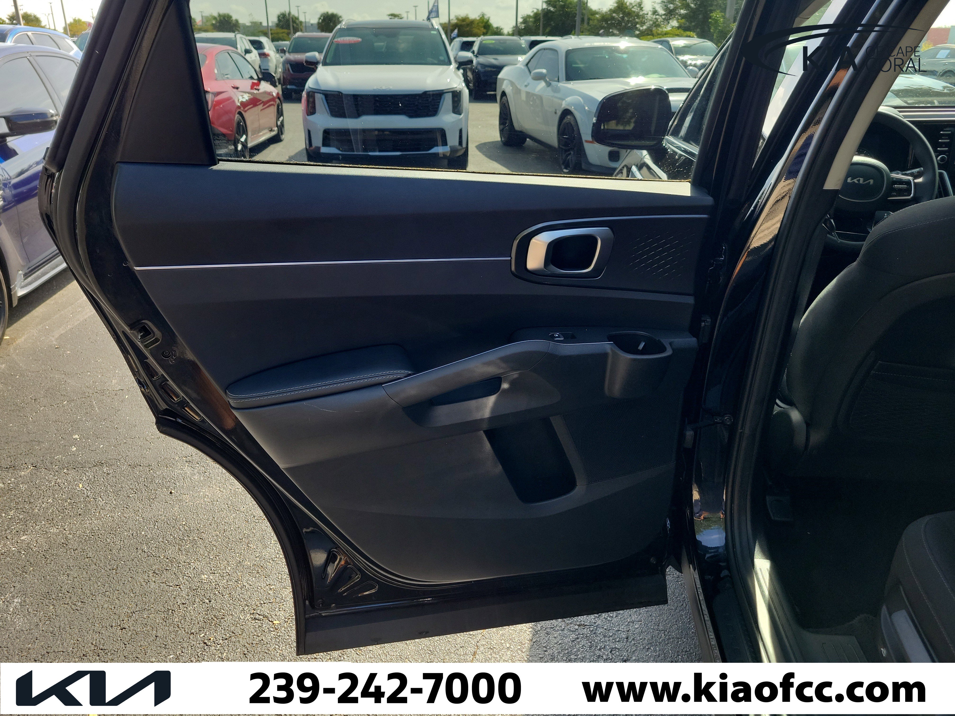 Used 2023 Kia Sorento LX FWD image 14