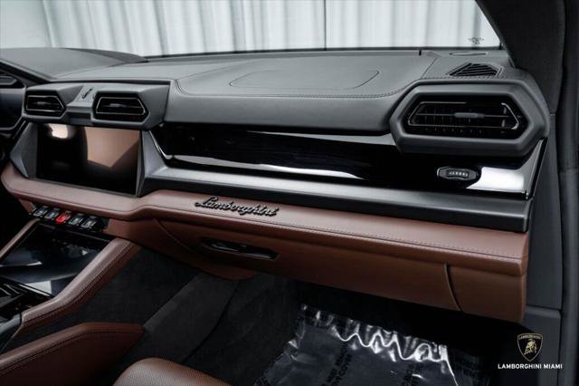 Used 2025 Lamborghini Urus SE image 47